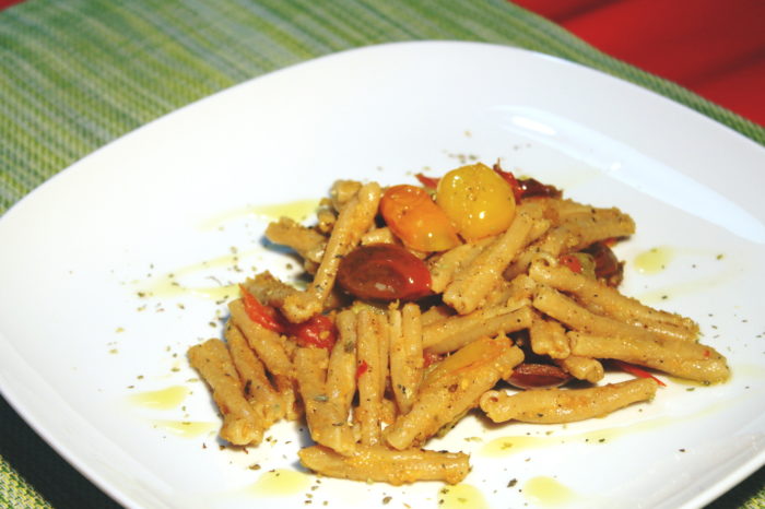 Pasta con pomodorini colorati - Ricette Passo Passo con foto