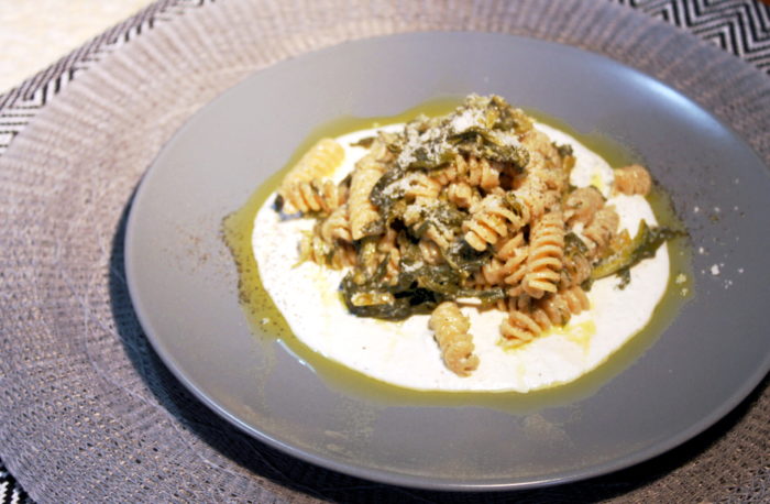 Pasta con cime di rapa e crema di ricotta - Ricette Passo Passo con foto