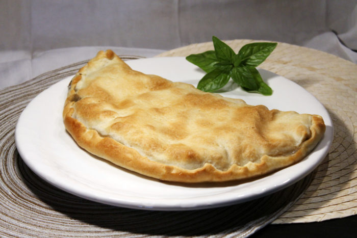 Calzone ripieno di melanzane - Ricette Passo Passo con foto