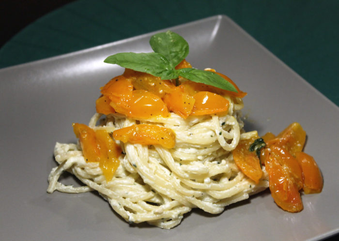 Pasta con crema di ricotta e pomodorini - Ricette Passo Passo con foto