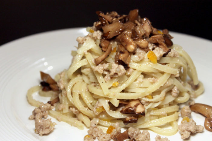 Pasta con ragù bianco e funghi - Ricette Passo Passo con foto