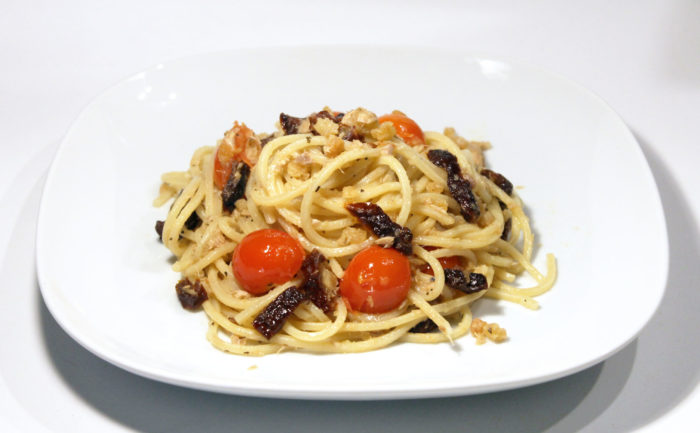 Pasta con pomodori secchi e sgombro - Ricette Passo Passo con foto