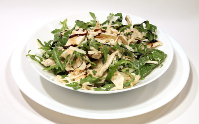 Insalata di pollo con rucola e parmigiano - Ricette Passo Passo con foto