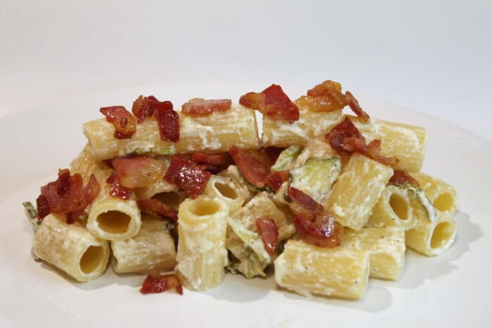 Pasta con zucchine, pancetta e panna - Ricette Passo Passo con foto