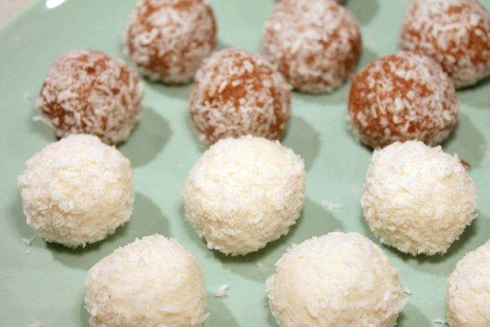 Palline al cocco e ricotta - Ricette Passo Passo con foto